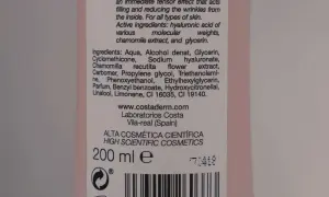 Lista de ingredientes de una mascarilla facial. Se mencionan varios componentes, algunos de los cuales podrían ser **ingredientes comedogénicos** a considerar.
