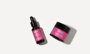 Un frasco de suero facial y un tarro de crema DMAE Lift10 de Segle, para una piel firme y redefinida.