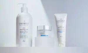 Tres productos de cuidado de la piel de Caviahue: crema emoliente con urea, crema facial y crema de manos.