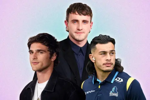 Tres hombres con peinados modernos, uno con un moderno mullet, posan sobre un fondo degradado.