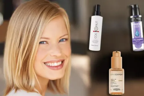 Mujer sonriente con cabello rubio, junto a productos para el pelo, humedad controlada.