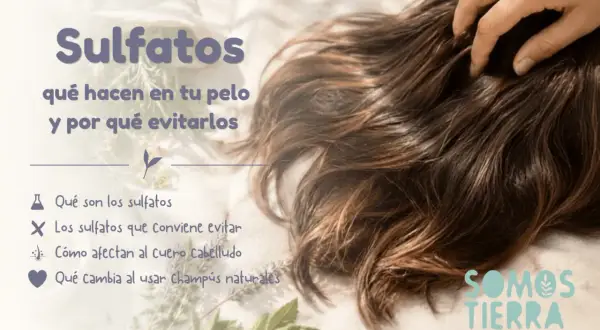 El cabello largo y castaño se ve afectado por los sulfatos, que pueden ser malos para el cabello. Aprende por qué evitarlos.