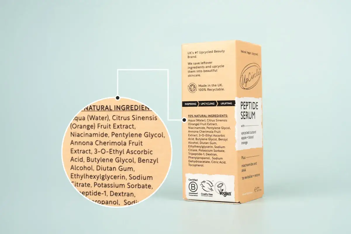 Sérum facial con ingredientes naturales, sin parabenos ni siliconas ni sulfatos. Destaca su fórmula con extracto de naranja y niacinamida.
