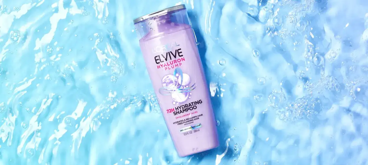Botella de champú L'Oréal Elvive Hyaluron Plump, ideal para saber como hidratar el pelo seco y deshidratado.