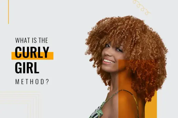 Mujer sonriente con cabello rizado y voluminoso. El texto pregunta: "¿Qué es el método Curly Girl?".