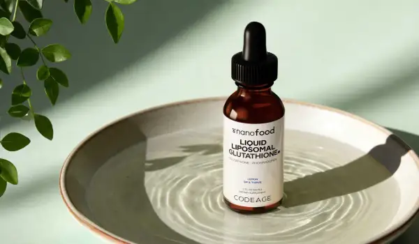 Botella de glutation líquido liposomal, un suplemento para "sip & thrive".